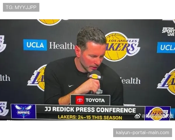 雷迪克调整防守对位，避免里夫斯被频繁换防至约基奇面前